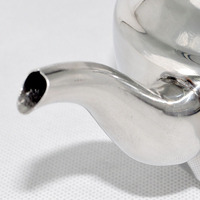 Bouilloire à eau moderne et durable en acier inoxydable 600 ml avec poignée en acier inoxydable pour faire bouillir l'eau et préparer le thé