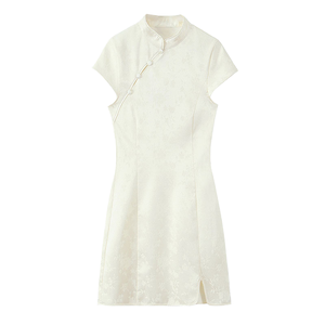 Vestido corto estilo chino con cuello mandarín y cierre de botones, ajustado y casual. - Product Image 1