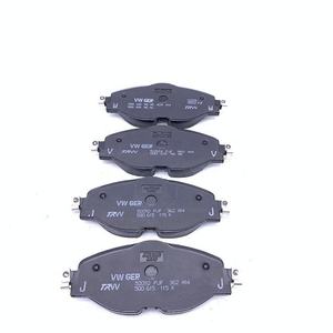 ผ้าเบรกหน้าสำหรับ Audi A3 TT Quattro และ VW E-Golf GTI รุ่น 8V0 698 151 D ใช้ได้กับรุ่น VW 5Q0615115K - Product Image 1