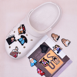 Dijes de PVC suave de moda con diseño de dibujos animados de la cantante estrella <span class=keywords><strong>Taylor</strong></span> <span class=keywords><strong>Swift</strong></span>, para decoración de zapatos, bolsos y zuecos, accesorios para calzado, venta al por mayor - Product Image 3