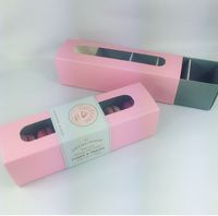 Boîte en papier rectangulaire rose pour macarons, avec estampage à chaud doré et inserts