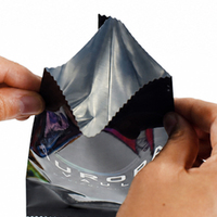 Sachet d'emballage personnalisé pour cartes de jeu, finition brillante, scellé au dos, pochette en Mylar métallisé pour booster pack de cartes de jeu de fantaisie