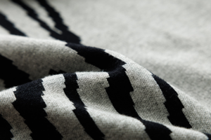 Pull en laine tricoté sur mesure pour femme, motif <span class=keywords><strong>zèbre</strong></span> abstrait, col montant, manches trois-quarts, coupe ample, fabrication OEM - Product Image 4