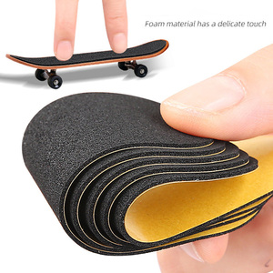 Cinta de agarre de espuma para fingerboard de 38mm x 110mm, precortada, antideslizante, resistente al sudor, autoadhesiva, almohadillas para monopatín, cinta de agarre DIY sin cortar para tabla. - Product Image 2