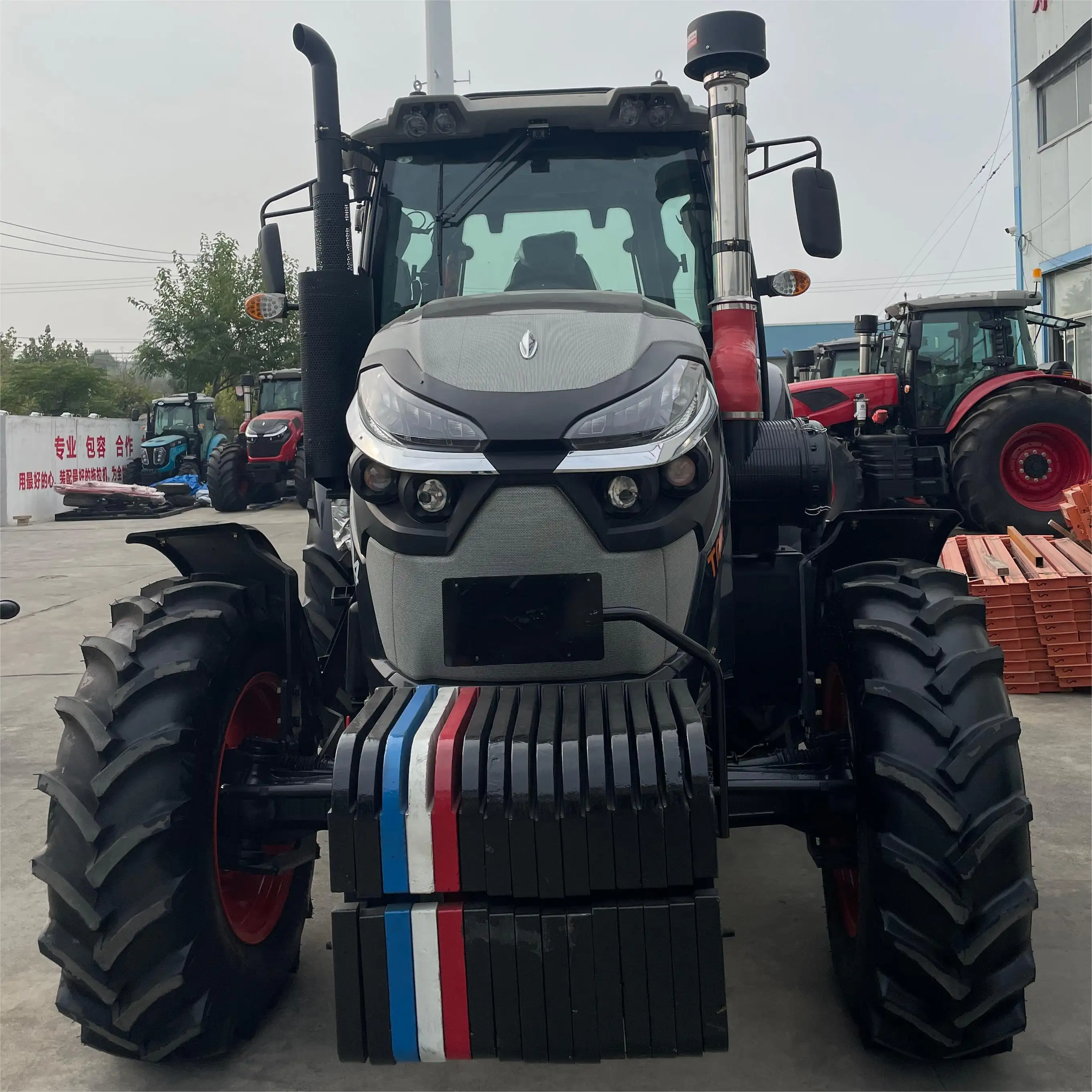 Hot Sell Self-propelled Tractores Agricolas 4x4 150-180hp Compact Tractor Tractors For Agriculture