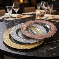 Assiettes de présentation rondes en verre avec bord ondulé 13 pouces – Assiettes de dîner élégantes pour mariages et décorations de table de gala (vente en gros)