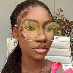 <span class=keywords><strong>Occhiali</strong></span> <span class=keywords><strong>da</strong></span> <span class=keywords><strong>Sole</strong></span> <span class=keywords><strong>da</strong></span> <span class=keywords><strong>Donna</strong></span> di Marca alla Moda, Sexy, Oversize, Rotondi, Senza Montatura, Sfumati, Retrò, Unici, Modello 2026 - Product Image 2