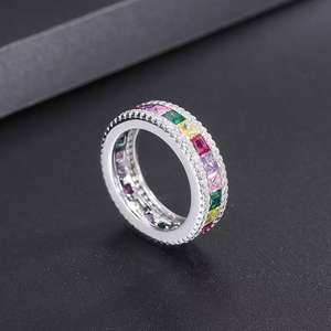 Impresionante Conjunto de Anillo y Brazalete con Circonitas Cúbicas Multicolor en Corte Cuadrado, Estilo Arcoíris, para Fiestas y Vacaciones de Lujo - Product Image 3