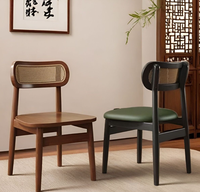 Moderner Rattan-Esszimmerstuhl Eleganter Massivholzrahmen Mid-Century Komfortabler Gepolsterter Rattanstuhl für Wohnzimmer und Zuhause