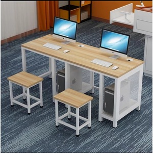 Escritorio escolar con tablero superior de plástico, material duradero, diseño minimalista para uso en el aula o laboratorio informático. - Product Image 3