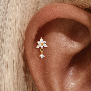 Piercings de cartílago roscados de 16G con parte trasera plana, de Plata de ley S925 chapada en oro de 18K, con diseño geométrico de marquesa, circonita, rombo y flecos en forma de corazón - Product Image 3