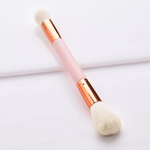 Pennello Doppio Lato Rosa <span class=keywords><strong>per</strong></span> Contorno e Blush, Manico <span class=keywords><strong>in</strong></span> Legno, Pennello Angolato <span class=keywords><strong>per</strong></span> Blush Cremoso, Pennello di Bellezza <span class=keywords><strong>per</strong></span> Blush - Product Image 3
