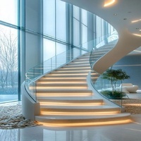 Hochwertige Villa Hotel Gebogene Treppe Maßgefertigte Massivholzstufen Gehärtetes Glas Geländer Spiralförmige Gebogene Treppe Modernes Herrenhaus Interieur