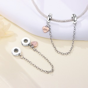 Vente en gros de breloques en argent 925 de haute qualité pour la création de bijoux DIY, motif cœur, garçon et fille, couples, pour colliers et bracelets - Product Image 2