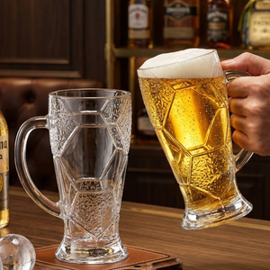Verre à bière transparent minimaliste de 500 ml, compatible lave-vaisselle, avec design de football personnalisé, mug à bière tendance pour la maison, le bar, le pub, les fêtes - Product Image 3