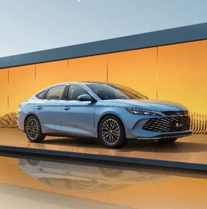 Nuevo diseño en stock Alta calidad 5 asientos sedán híbrido 2024 BYD Qin L DM-i 120KM coche híbrido enchufable a la venta barato - Product Image 3