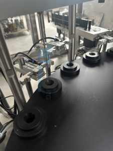 Highspeed volautomatische productielijn voor mascara en lipgloss met visie-inspectie - Product Image 3