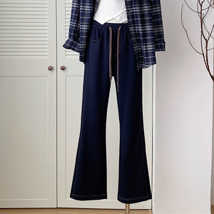 Vaqueros acampanados para mujer, elegantes y con estilo. - Product Image 2