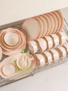 Juego <span class=keywords><strong>de</strong></span> Vajilla <span class=keywords><strong>de</strong></span> Cerámica con Diseño Europeo y Rosas en Relieve, Color Rosa Degradado, en Venta Directa <span class=keywords><strong>de</strong></span> Fábrica 2026 - Product Image 3