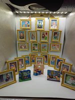 Aimant de réfrigérateur en résine personnalisé 3D avec motif de dessin animé de peintures de renommée mondiale dans un cadre doré, version Q