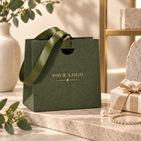 Individuelle Heißprägung Logo Sofort Lieferbare Kleine Papier-Geschenktüten mit Bandgriff für Schmuck-Boutiquen Einzelhandel Geschenkverpackung Geringe Mindestbestellmenge