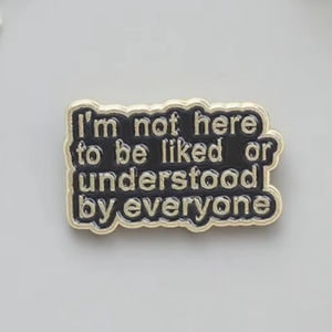 Broche en métal unique avec déclaration Life Attitude «<span class=keywords><strong>Je</strong></span> <span class=keywords><strong>ne</strong></span> <span class=keywords><strong>suis</strong></span> <span class=keywords><strong>pas</strong></span> ici pour être aimé ou compris par tout le monde» - Product Image 3