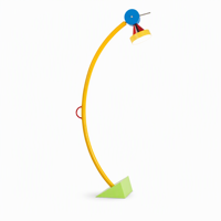 Lampe sur pied de style Memphis, lampe à arc colorée, abat-jour jaune, base pyramidale verte pour la décoration du salon et de la chambre