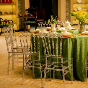 Chaise de mariage de luxe en gros, chaise transparente pour hôtel et événements, chaise Chiavari en acrylique pour la décoration de fêtes et d'accessoires pour couples - Product Image 2
