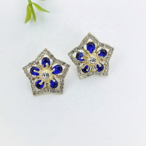 เครื่องประดับผู้หญิงแฟชั่นฤดูใบไม้ร่วงและฤดูหนาว เรียบหรู ดูดี ต่างหูแบบติดหูประดับเพทายสีชมพู ชุบทอง ทำจากโลหะผสมสังกะสี - Product Image 4