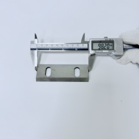 Lames de broyeur personnalisées OEM, couteaux de concasseur de précision pour les machines à plastique, bois et caoutchouc