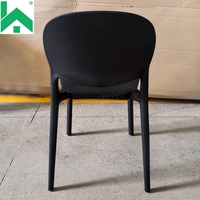 Chaise de salle à manger en plastique PP noir simple italienne, durable, en maille, pour la maison et l'extérieur, restaurants, plages, pubs