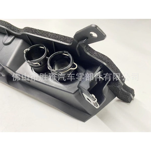 Adecuado para soporte de radiador y canal de drenaje del capó de Porsche 97057241501 97057241502 - Product Image 3
