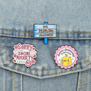 Broche de esmalte con la frase 'Lo siento, mi ansiedad social dice que no', para introvertidos, insignia de solapa, joyería, regalo, venta al por mayor - Product Image 1