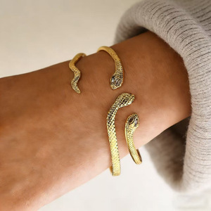 Bracciale a Polsino Vintage Placcato Oro con <span class=keywords><strong>Serpente</strong></span>, Design Retrò con Squame e Occhio di Cristallo, Bracciale Aperto Regolabile per Donna - Vendita Calda - Product Image 4
