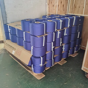 Aplicación de Embalaje manual de flejado tejido de poliéster PET azul de 11mm para Embalaje manual - Product Image 1