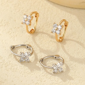 Pendientes de Plata de Ley 925 SPJ Trendy, <span class=keywords><strong>Mini</strong></span> Pendientes de Aro con Forma de Trébol de Cuatro Hojas, Joyería Pequeña para Perforaciones de Cartílago - Product Image 2