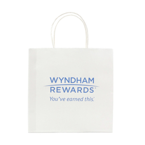 Sac en papier kraft rouge personnalisé pour les détaillants de vêtements avec impression de logo - Product Image 5