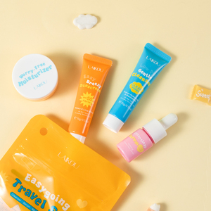 Coffret de Voyage Coréen Personnalisable pour Femmes : Soin Hydratant au Céramide et Acide Hyaluronique, Réducteur de Rides et Illuminateur Visage - Product Image 1