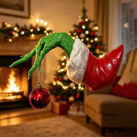 Décoration murale style Grinch avec ornement boule rouge, monstre vert à suspendre, décorations festives pour Noël et fêtes à la maison