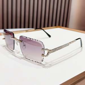 Lunettes de soleil carrées de luxe en alliage, personnalisables avec logo, tendance 2025, protection UV400, sans monture, avec diamants, pour femmes - Product Image 6