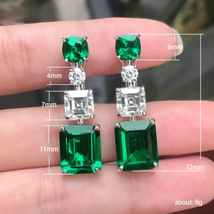 Orecchini Pendenti con Zirconi Taglio Smeraldo per Donne, Gioielli Eleganti e di Tendenza - Product Image 4