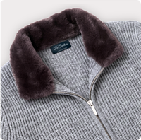 Cardigan en tricot mélange laine et acrylique avec col en fourrure, personnalisable avec étiquette de col sur mesure, de la marque TN Factory Customize Brand Outlet