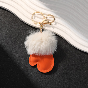 Gants mignons en peluche style Ins pour l'automne et l'hiver, petits gants pour filles avec pendentif en cuir PU, porte-clés de voiture, accessoires décoratifs suspendus - Product Image 4