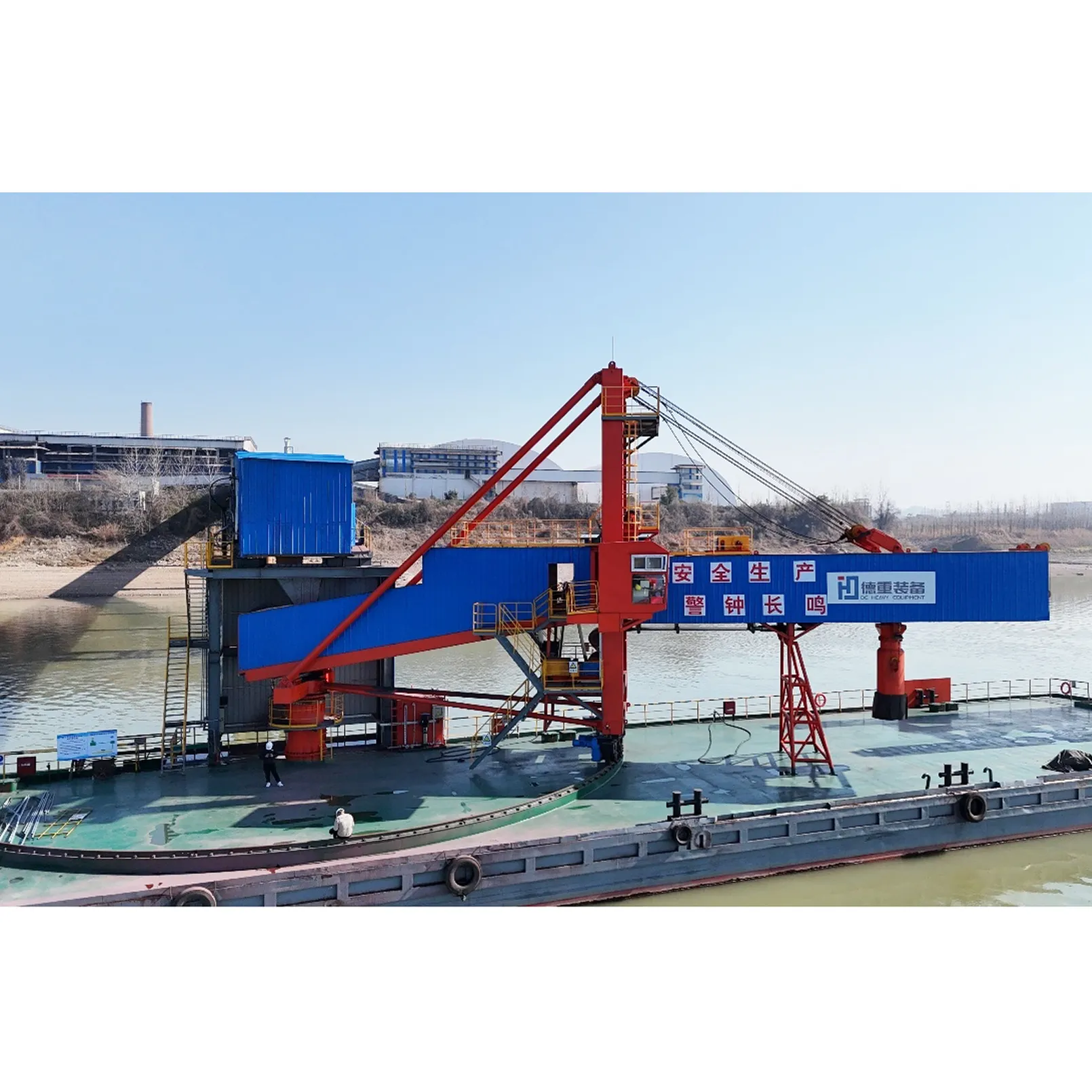 מפעל סין הפעלה קלה 1500t/h עמיד יבש בתפזורת ספינה מסוע מעמיס עם חבית החלקה במבצע