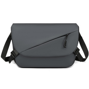 Sac banane en nylon tendance pour homme, sac à bandoulière réglable, imperméable, léger et durable, sac de voyage et de sport - Product Image 3