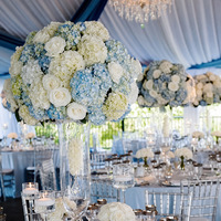 Centre de table moderne de luxe en forme de boule de fleurs, design simple, haute qualité, bleu ciel, hydrangea en soie, delphinium, diamètre 50 cm
