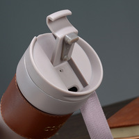 Mug isotherme à double paroi en acier inoxydable 18/8 de 17 oz avec logo personnalisé Emerit 2026 et sangle de transport pour la vente en gros