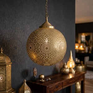 Plateau circulaire personnalisé en laiton avec motif traditionnel d'ange et de croix gravé en relief, décoration d'intérieur, artisanat artistique - Product Image 1