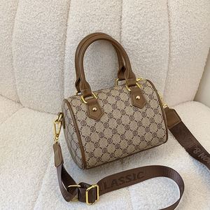 High-quality Durable Portable Geometric Pattern PU <b>Material</b> Boston Handbag Zipper Rivet Brand Designer Handbag for Daily Use. - Product Image 6