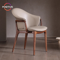 Chaise de salle à manger en cuir haut de gamme, design créatif, dossier en bois massif, chaise de salle à manger de luxe légère avec accoudoirs pour la maison